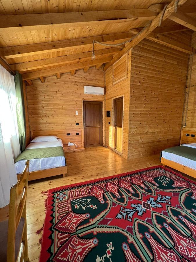Wooden House Hotel Canaj Exterior photo